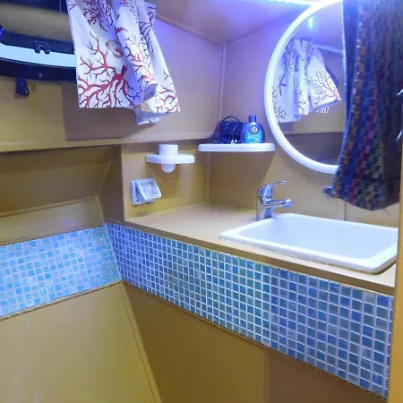 Boat Hotel en barco *